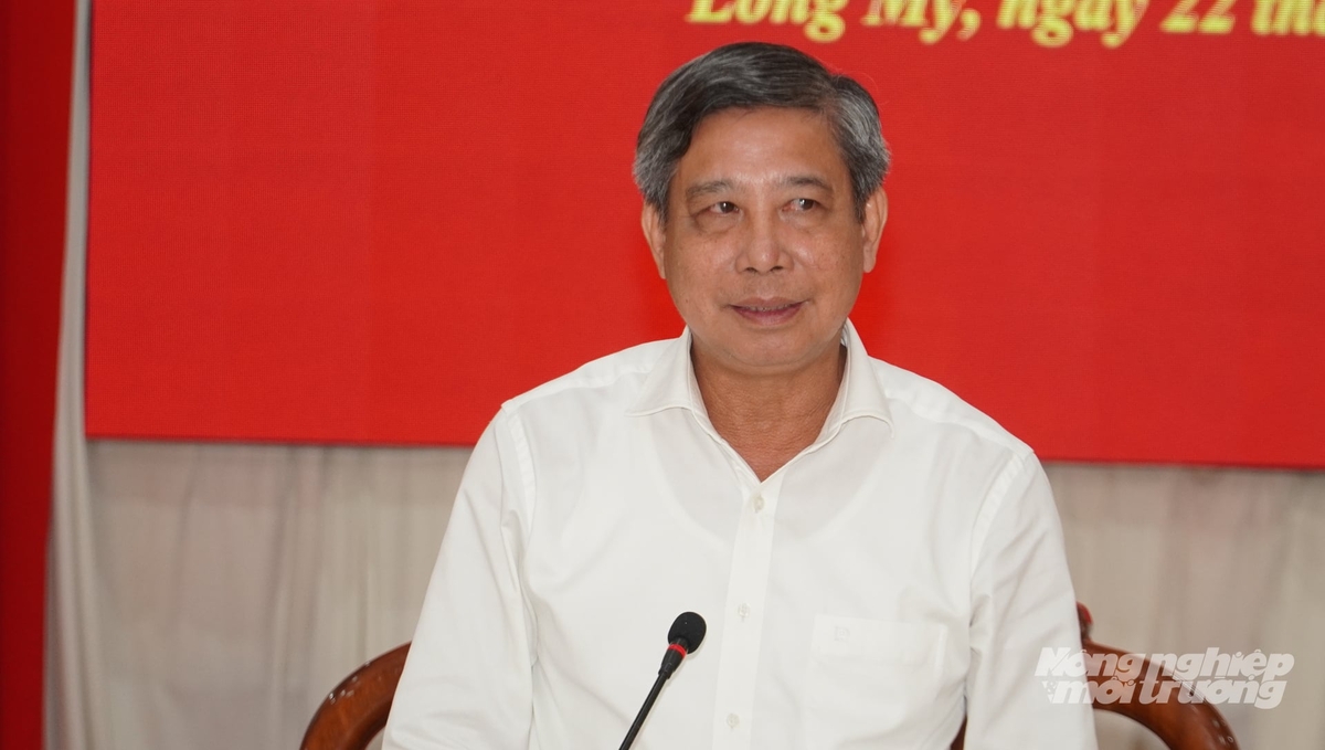 Ông Đồng Văn Thanh, Phó Bí thư Thường trực Thành ủy, Chủ tịch HĐND TP Cần Thơ phát biểu chỉ đạo, yêu cầu huy động cả hệ thống chính trị đẩy nhanh thực hiện Chiến dịch 60 ngày đêm và nhiệm vụ chuyển đổi số. Ảnh: Văn Vũ.