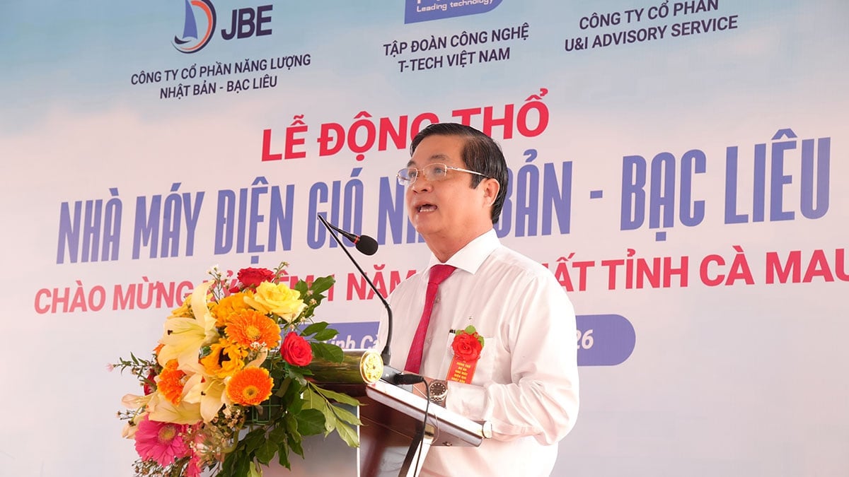 Phó Chủ tịch UBND tỉnh Cà Mau Huỳnh Chí Nguyện phát biểu chỉ đạo, khẳng định cam kết đồng hành cùng doanh nghiệp trong phát triển năng lượng tái tạo. Ảnh: T-TECH.