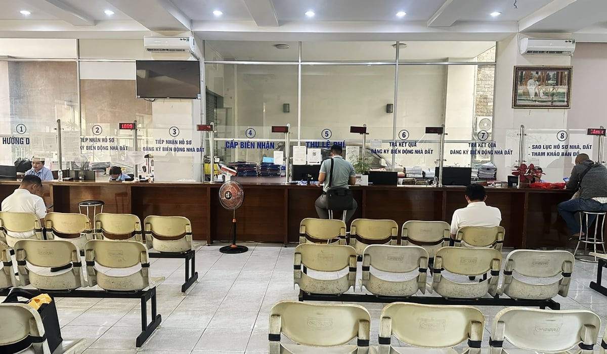 Văn phòng Đăng ký đất đai TP.HCM tiếp tục tăng cường ứng dụng công nghệ thông tin, chuyển đổi số, xây dựng và hoàn thiện cơ sở dữ liệu đất đai. Ảnh: Tường Tú.