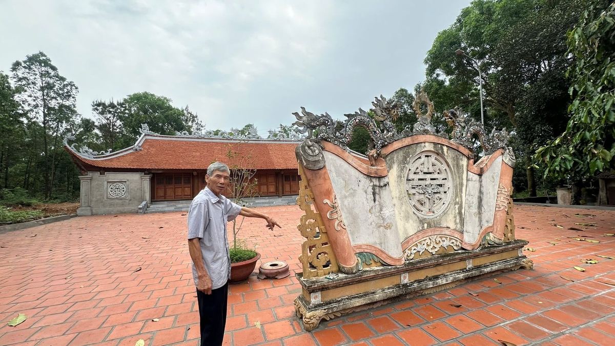 Người dân Đình Đông cho rằng một số chi tiết của công trình có dấu hiệu thi công lệch tâm. Ảnh: Hà Thúy. 
