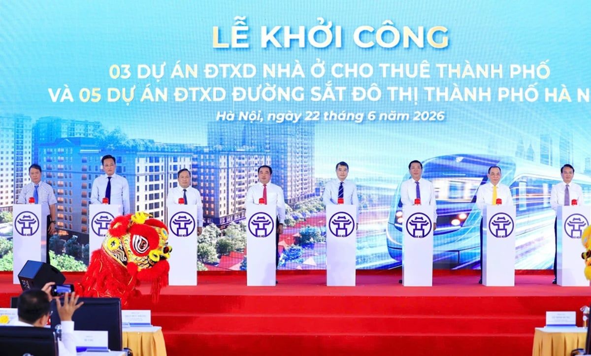 Thủ tướng Chính phủ và lãnh đạo Thành ủy, UBND TP Hà Nội, các ban, ngành nhấn nút khởi công 5 dự án metro và 3 dự án nhà ở cho thuê trên địa bàn TP Hà Nội. Ảnh: Xuân Hải.