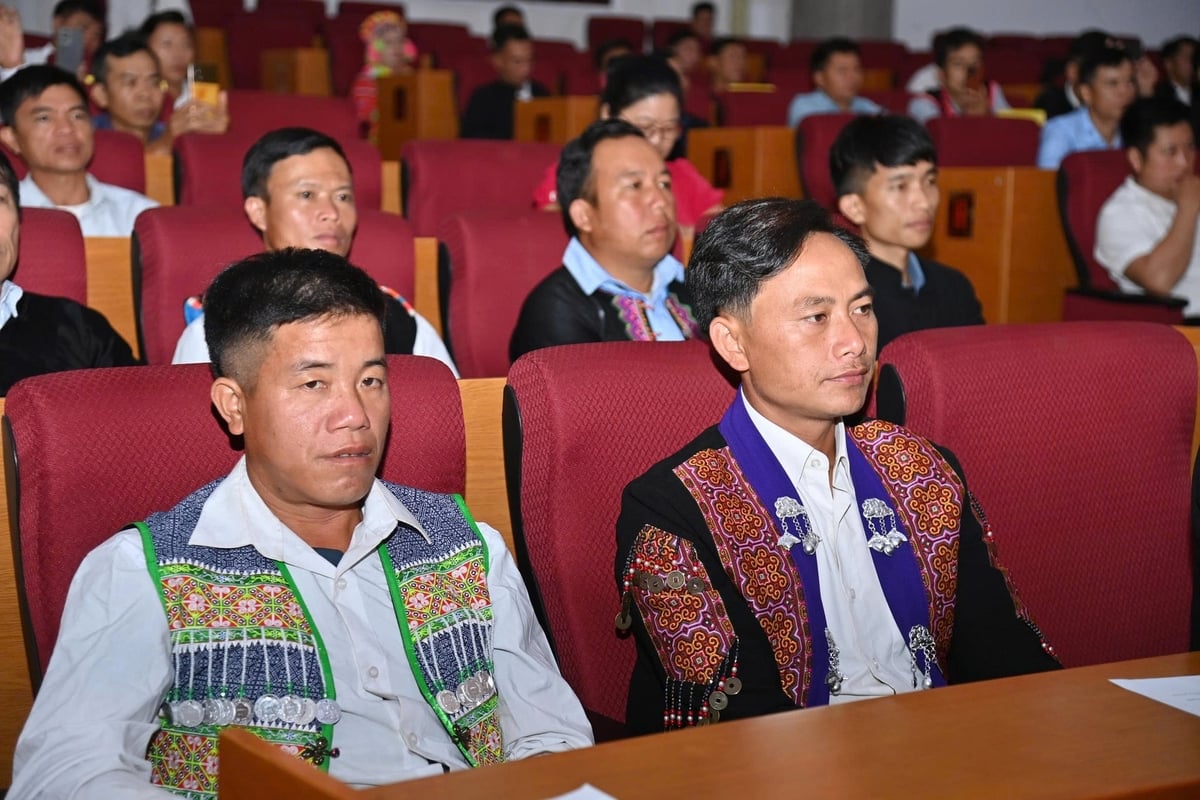Những trưởng bản tham gia chương trình 'Điểm tựa bản làng'. Ảnh: Đức Bình.
