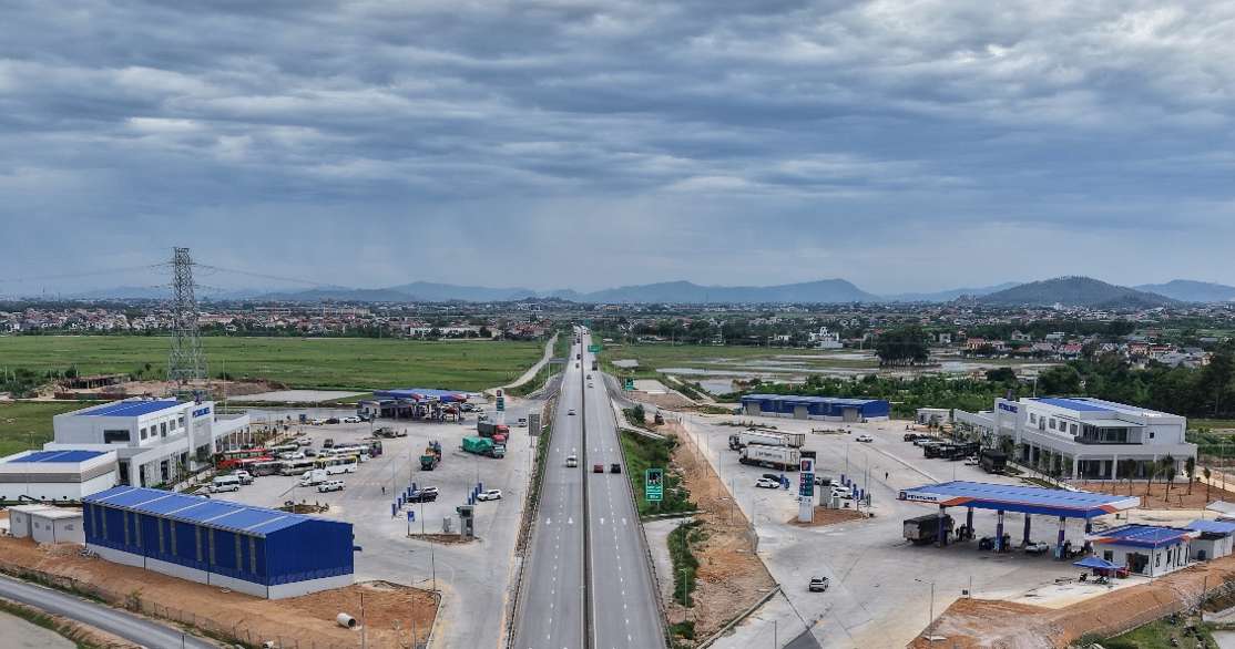 Cặp trạm dừng nghỉ Petrolimex Thanh Hóa quy mô hơn 71.600 m² được đầu tư đồng bộ trên tuyến cao tốc Bắc – Nam phía Đông. Ảnh: Petrolimex.