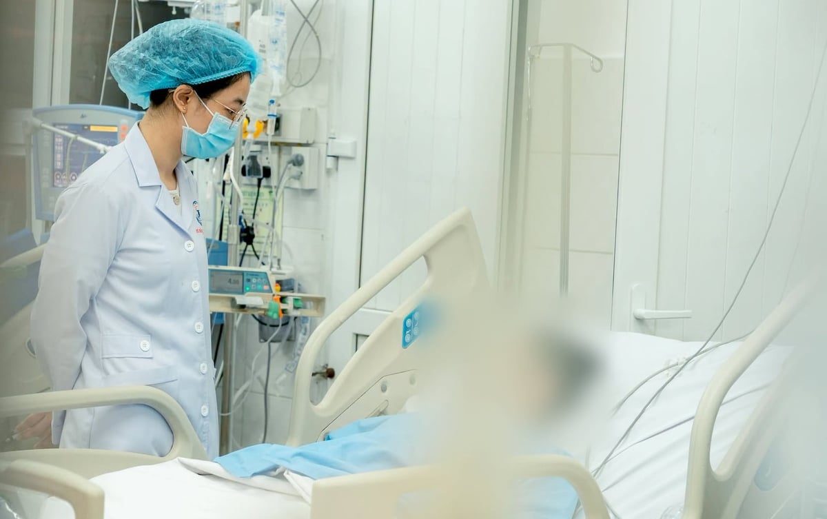 Sau gần một tuần tích cực điều trị, sức khỏe người bệnh đã cải thiện rõ rệt. Bệnh nhân tỉnh táo, tiếp xúc tốt, tự thở, huyết áp và mạch ổn định. Ảnh: Bệnh viện cung cấp.