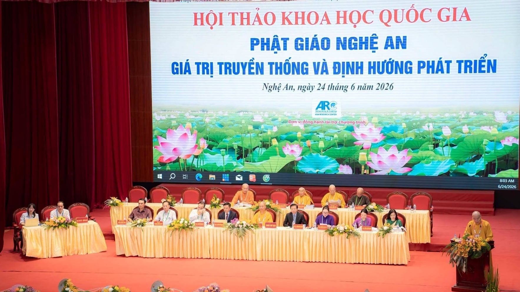 Đoàn Chủ tịch điều hành Hội thảo. Ảnh: Hữu Tình.