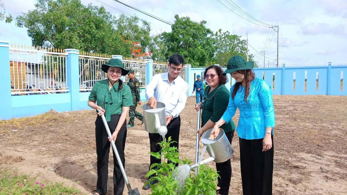 Từ một vùng quê còn nhiều khó khăn, Châu Thới hôm nay đã vươn mình mạnh mẽ, trở thành vùng quê đáng sống. Ảnh: Trọng Linh.