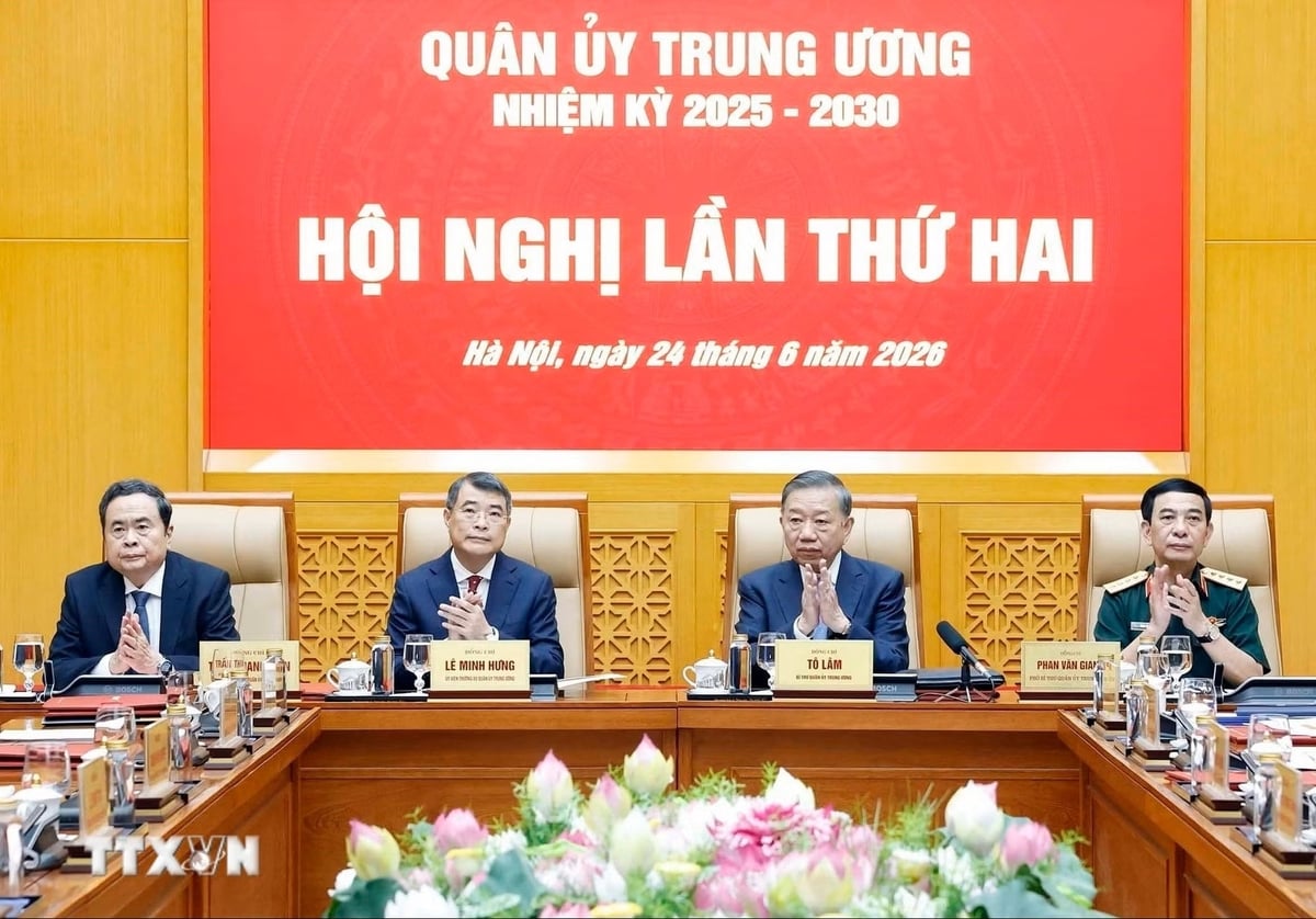 Tổng Bí thư, Chủ tịch nước Tô Lâm cùng Thủ tướng Lê Minh Hưng, Chủ tịch Quốc hội Trần Thanh Mẫn và Đại tướng Phan Văn Giang, Ủy viên Bộ Chính trị, Phó Bí thư Quân ủy Trung ương, Phó Thủ tướng, Bộ trưởng Quốc phòng chủ trì Hội nghị lần thứ hai Quân ủy Trung ương nhiệm kỳ 2025-2030. Ảnh: TTXVN.