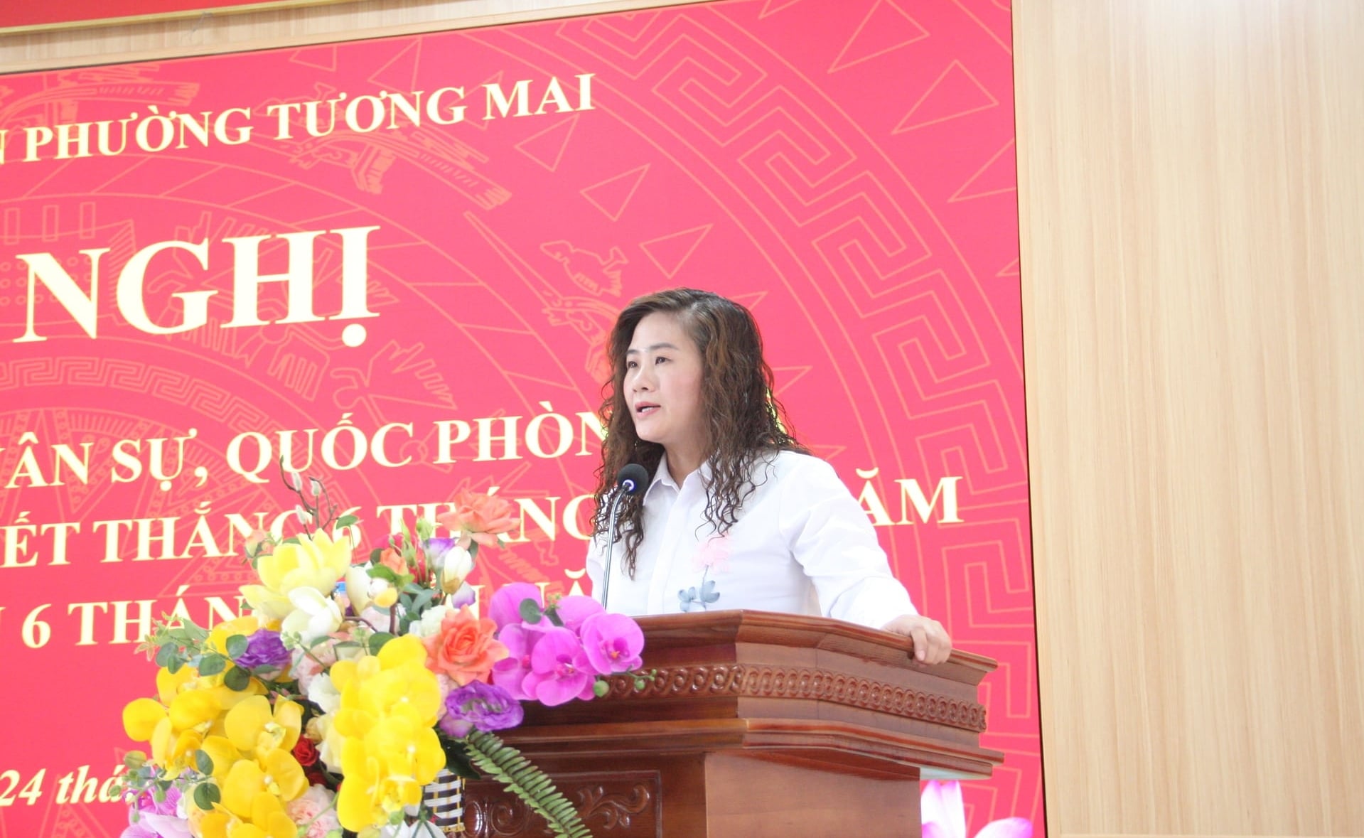 Bà Đào Thị Thu Hằng, Chủ tịch UBND phường Tương Mai phát biểu tại hội nghị. Ảnh: Mai Đan.