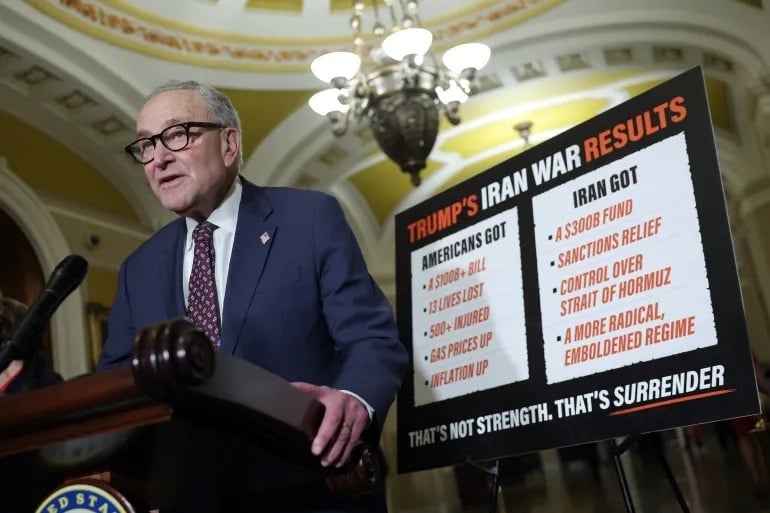 Lãnh đạo phe thiểu số tại Thượng viện Chuck Schumer chứng minh chiến dịch quân sự của Tổng thống Donald Trump ở Iran là một 'sai lầm lịch sử' tại Thượng viện Mỹ hôm 23/6. Ảnh: Getty.