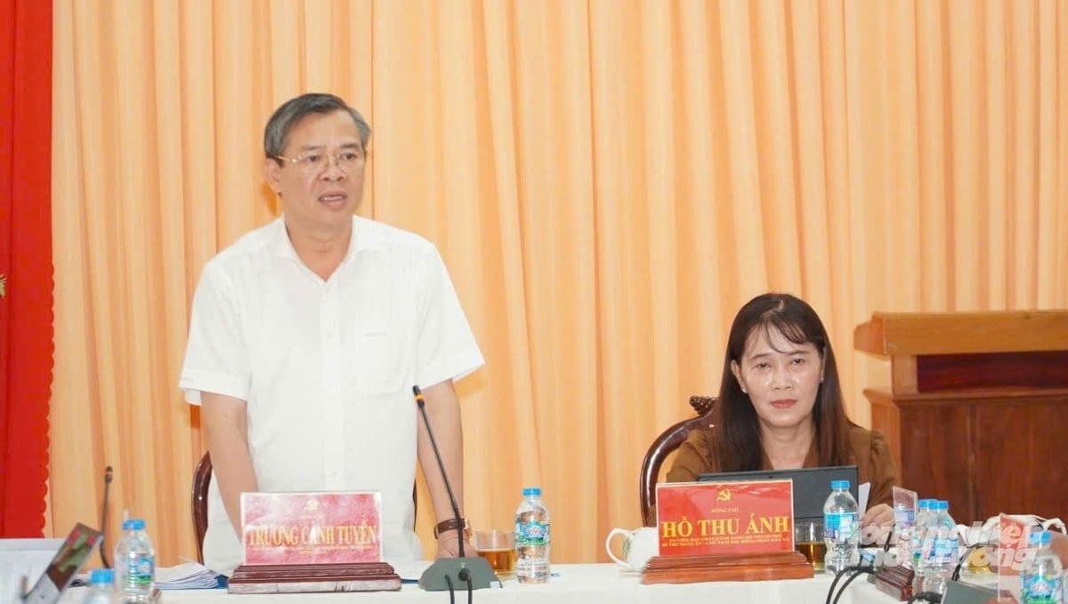 Ông Trương Cảnh Tuyên, Chủ tịch UBND TP Cần Thơ, nhấn mạnh việc rà soát kịch bản tăng trưởng, đẩy nhanh đầu tư công và thu hút nguồn lực phát triển. Ảnh: Văn Vũ.