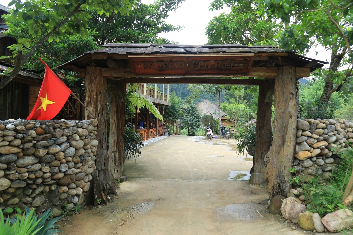Homestay Na Thẩm hoạt động trong tình trạng thấp thỏm. Ảnh: Thanh Tiến.
