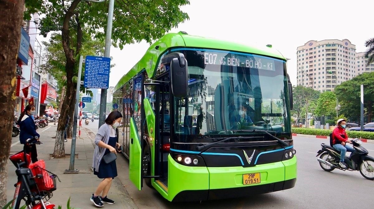 Từ 25/6, tất các các doanh nghiệp vận tải hành khách công cộng sẽ dùng chung một nền tảng để phát hành vé. Ảnh: Cao Sơn.