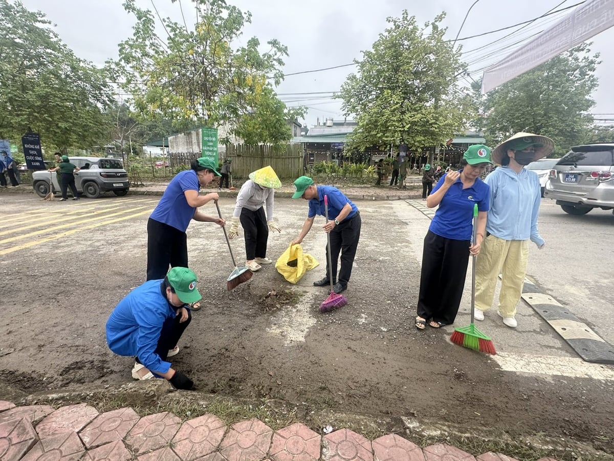 Lào Cai đang đẩy mạnh các giải pháp bảo vệ môi trường thông qua phong trào thi đua 'Toàn dân chung tay bảo vệ môi trường, vì một Việt Nam xanh - sạch - đẹp'. Ảnh: Bích Hợp.