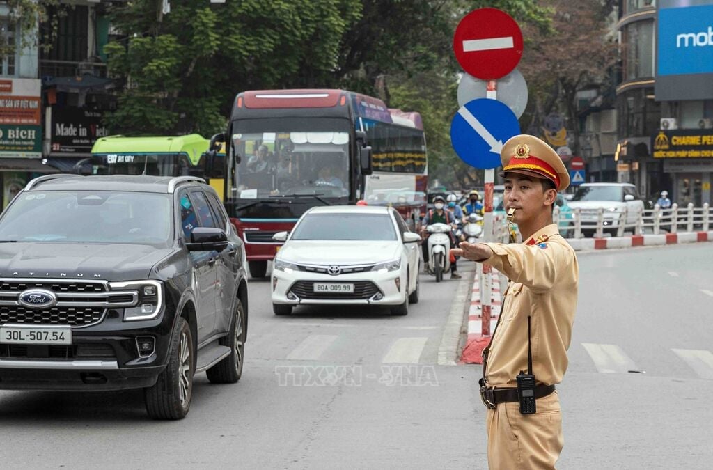 Hà Nội tạm cấm, hạn chế nhiều tuyến đường trong 2 ngày 24-25/6. Ảnh: Phạm Kiên.