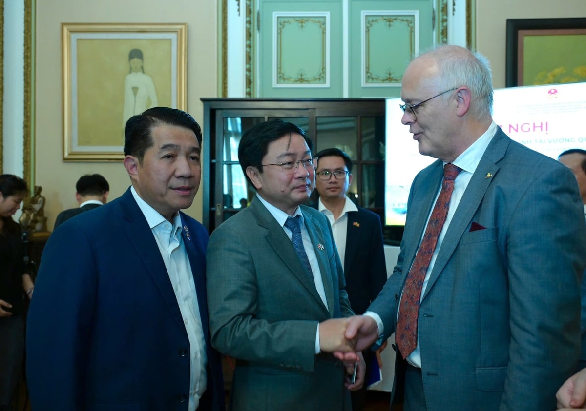 Bí thư Tỉnh ủy Tây Ninh Nguyễn Văn Quyết (giữa) xúc tiến đầu tư tại Vương quốc Bỉ. Ảnh: T.N.