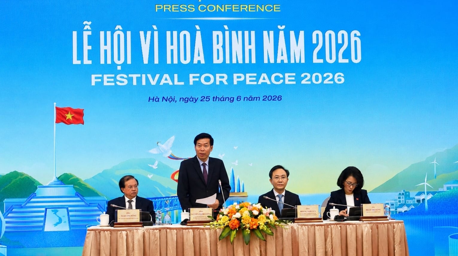 Ông Nguyễn Mạnh Cường, Ủy viên Trung ương Đảng, Phó Bí thư thường trực, Thứ trưởng Bộ Ngoại giao phát biểu tại họp báo thông tin về 'Lễ hội Vì Hòa bình 2026'. Ảnh: Thanh Ngọc.