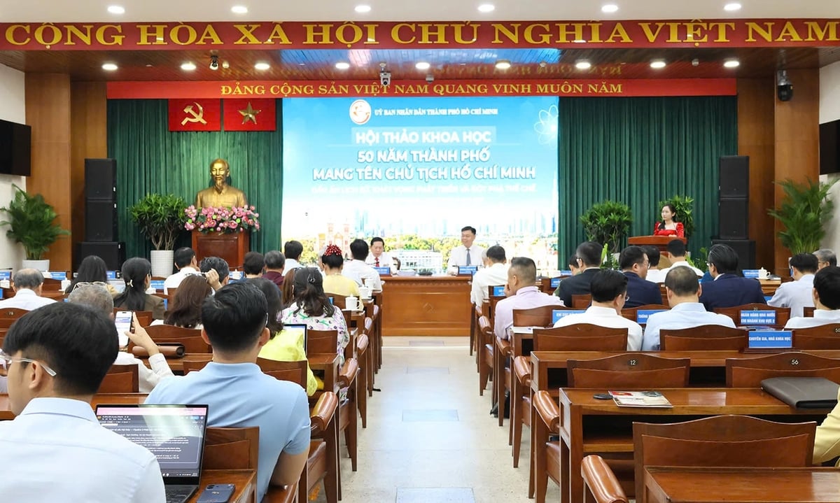 Hội thảo khoa học '50 năm Thành phố mang tên Chủ tịch Hồ Chí Minh: Dấu ấn lịch sử, khát vọng phát triển và đột phá thể chế' do Viện trưởng Viện Nghiên cứu Phát triển TP.HCM Trương Minh Huy Vũ và PGS.TS Nguyễn Tấn Vinh, Giám đốc Học viện Chính trị khu vực II, đồng chủ trì. Ảnh: BTC.