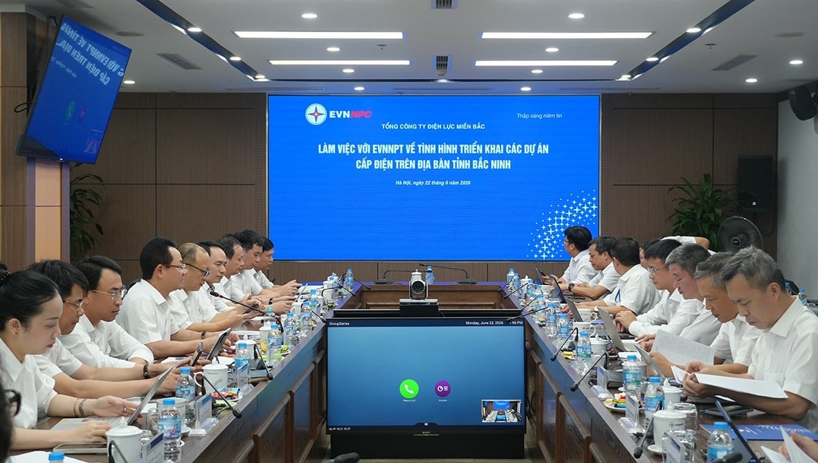 Tổng công ty Điện lực miền Bắc (EVNNPC) và Tổng công ty Truyền tải điện Quốc gia (EVNNPT) tổ chức họp bàn về việc triển khai các dự án cấp điện trên địa bàn tỉnh Bắc Ninh. Ảnh: EVNNPC.
