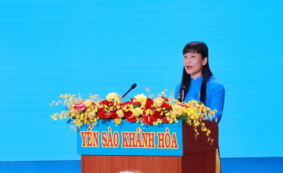 Bà Trịnh Thị Hồng Vân, Chủ tịch Hội đồng thành viên Công ty Yến sào Khánh Hòa phát biểu tại hội nghị. Ảnh: Phương Chi.