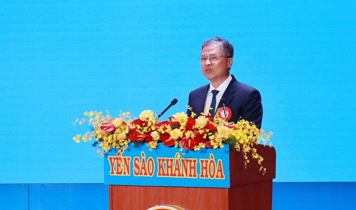 Ông Trần Hòa Nam, Phó Chủ tịch UBND tỉnh Khánh Hòa đánh giá cao những đóng góp của Công ty Yến sào Khánh Hòa. Ảnh: Phương Chi.