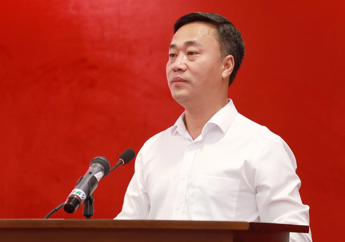 Chủ tịch UBND tỉnh Khánh Hòa Nguyễn Việt Hùng phát biểu phát động 90 ngày giải phóng mặt bằng các dự án trọng điểm. Ảnh: A.Triệu.