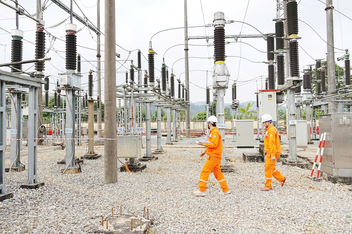 Công ty Điện lực Tuyên Quang không chỉ giữ vững ‘mạch máu’ năng lượng mà còn hoàn thành xuất sắc các công trình hạ tầng. Ảnh: Trần Hùng.