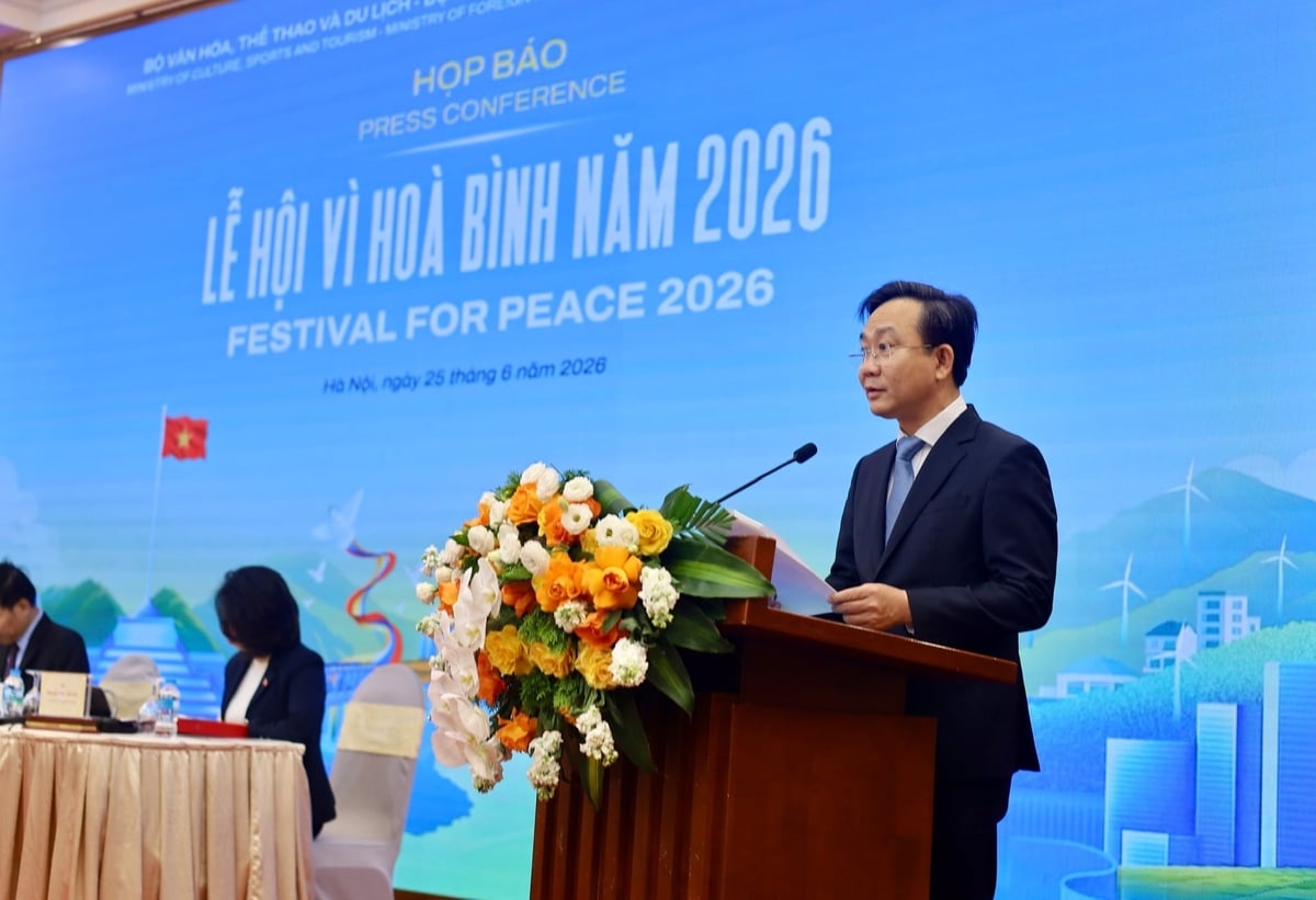 Ông Hoàng Xuân Tân, Phó Chủ tịch UBND tỉnh Quảng Trị, Trưởng Ban Tổ chức phát biểu tại buổi họp báo. Ảnh: Thanh Ngọc.