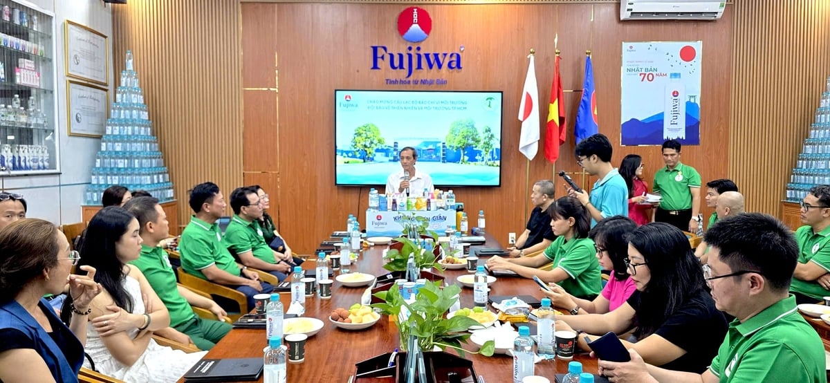 Câu lạc bộ Báo chí vì Môi trường phối hợp cùng Công ty TNHH Fujiwa Việt Nam tổ chức chương trình tham quan Nhà máy tại xã Củ Chi, TP.HCM, Ảnh: Minh Sáng.