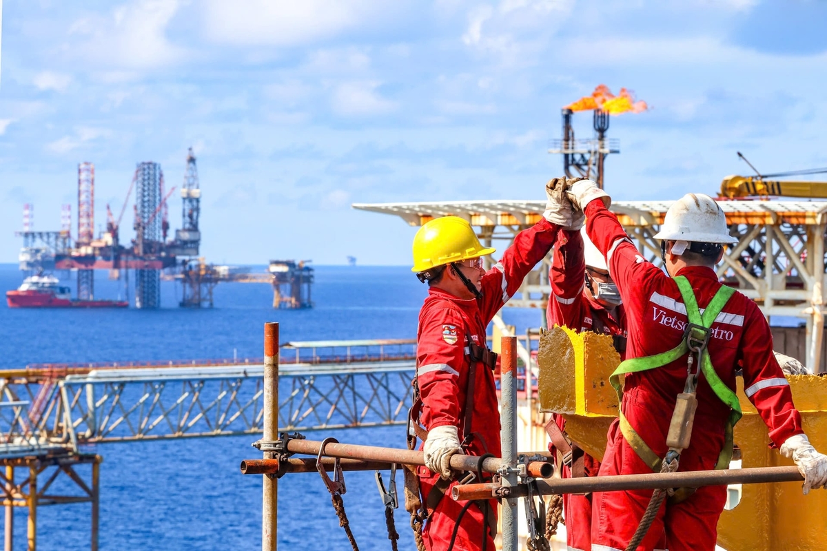 Từ thực tiễn tại Bạch Hổ, Vietsovpetro trở thành một 'trường học lớn' của ngành dầu khí Việt Nam, nơi nhiều thế hệ cán bộ, kỹ sư, công nhân trưởng thành. Ảnh: Petrovietnam.