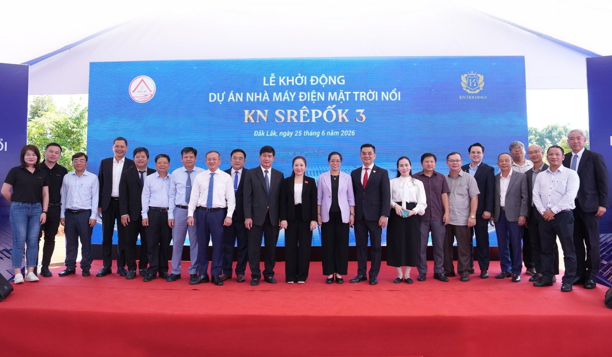 Đại diện lãnh đạo tỉnh Đắl Lắk và các Sở, ban, ngành, địa phương cùng đại diện lãnh đạo Tập đoàn KN Holdings và các đối tác tham dự sự kiện. Ảnh: KN Holdings.