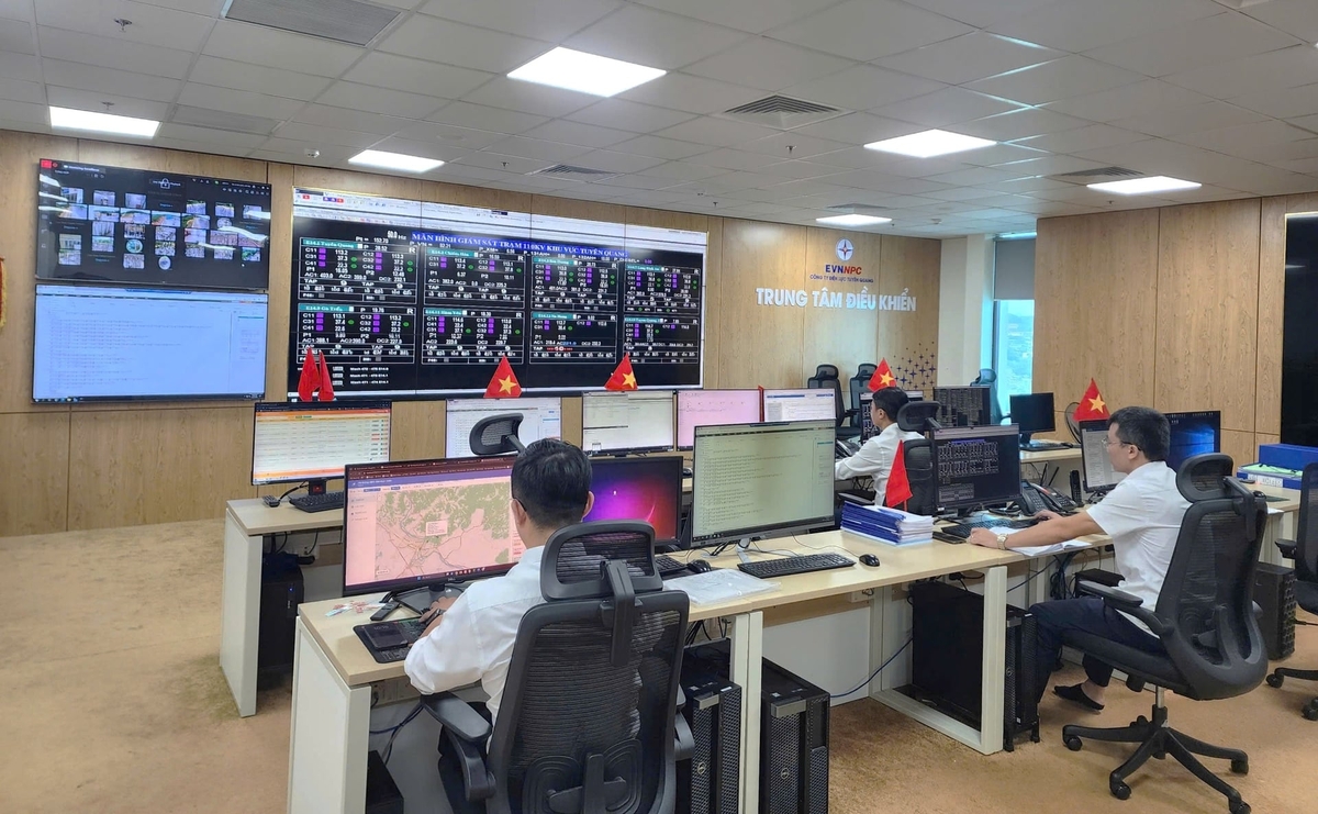 Trung tâm điều khiển hệ thống điện. Ảnh: Trần Hùng.