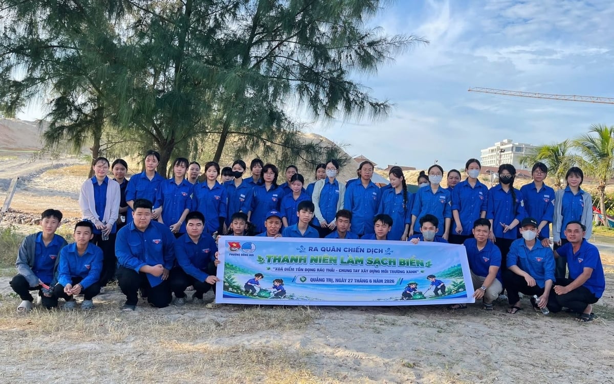 Tỉnh đoàn Quảng Trị ra quân Chiến dịch thanh niên làm sạch biển. Ảnh: Tỉnh đoàn Quảng Trị.