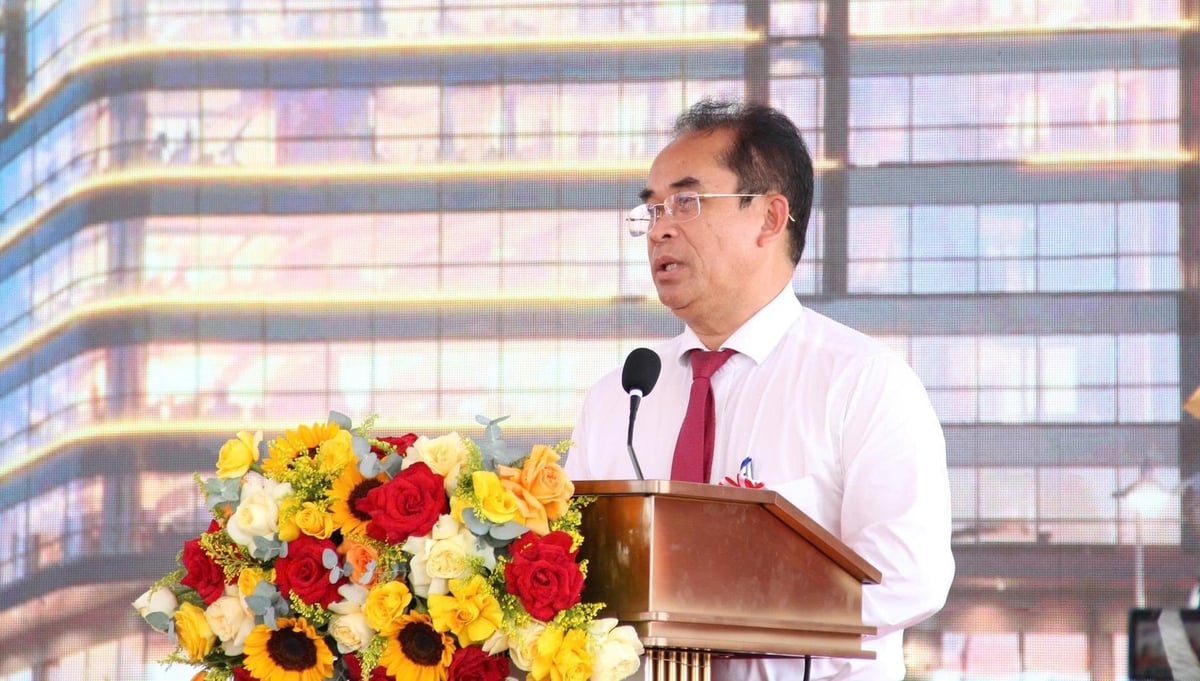 Phó Chủ tịch UBND TP. Đà Nẵng Trần Anh Tuấn đánh giá cao việc phát triển đồng bộ nhà ở thương mại và nhà ở xã hội. Ảnh: L.A.