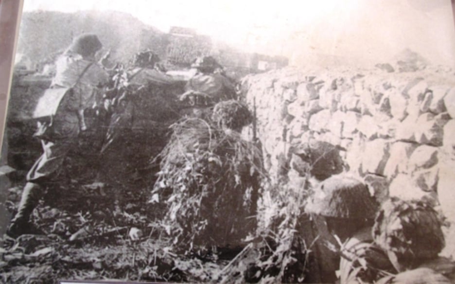 Bộ đội Trung đoàn 174 đánh chiếm đồn Đông Khê trong chiến dịch Biên giới 1950. Ảnh tư liệu.