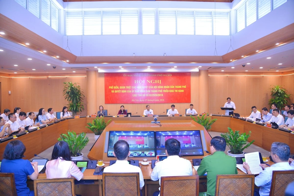 Các đại biểu dự Hội nghị phổ biến, quán triệt các Nghị quyết của HĐND thành phố và Quyết định của UBND thành phố triển khai thi hành Luật Thủ đô. Ảnh: Viết Thành/HNM.