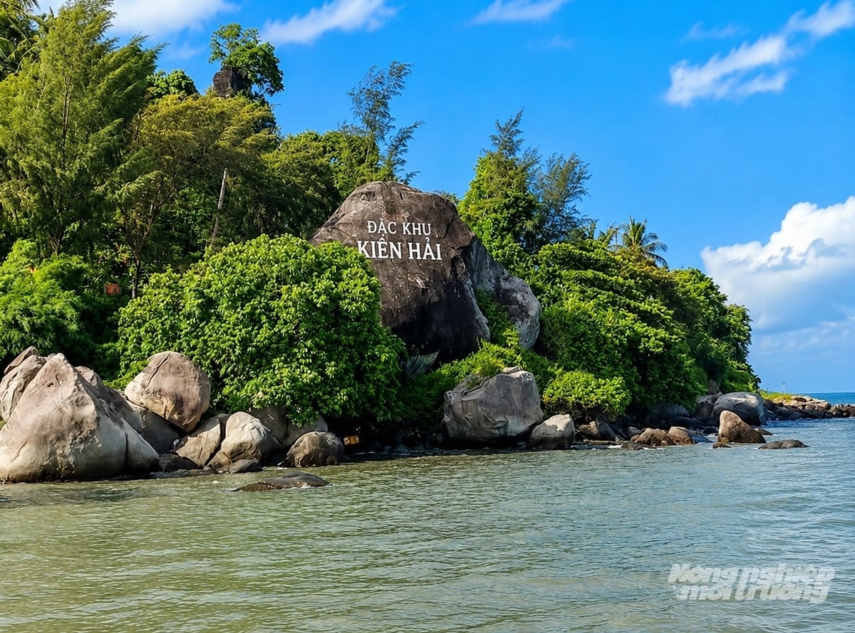 Đặc khu Kiên Hải sở hữu các cụm đảo xinh đẹp và giàu tiềm năng như Hòn Tre, Nam Du, Lại Sơn và An Sơn. Ảnh: Trung Chánh.