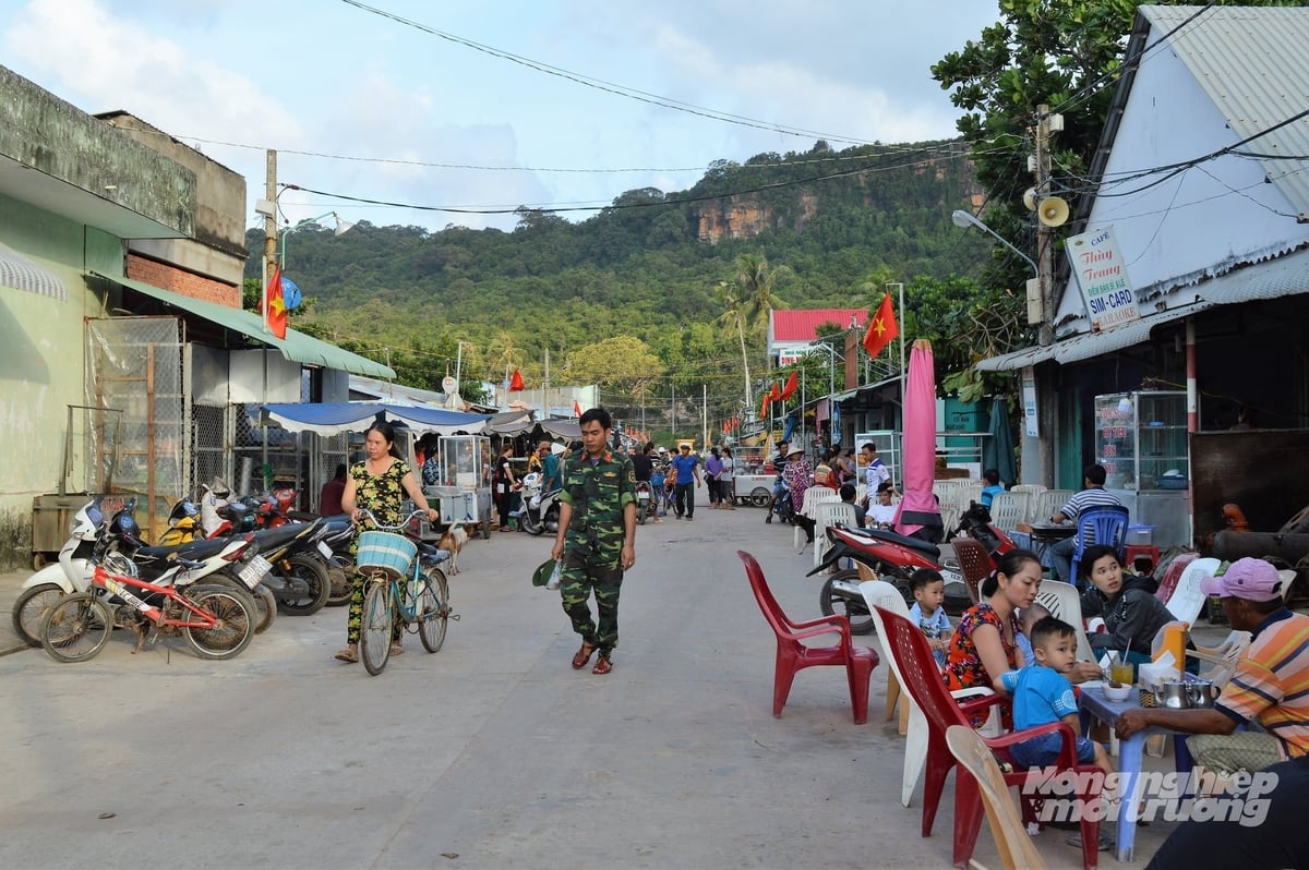 Cuộc sống ở đặc khu Thổ Châu hiện lên bình dị. Ảnh: Trung Chánh.