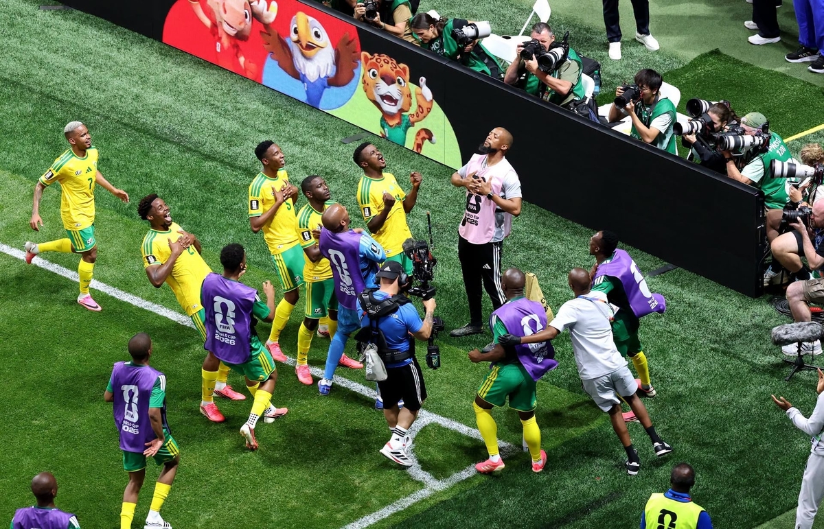 Các cầu thủ Nam Phi không muốn dừng bước trước Canada. Ảnh: FIFA.