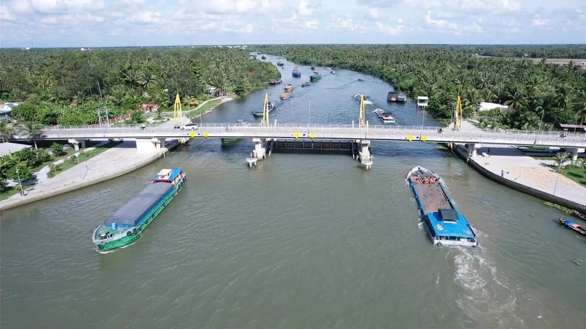 Chính phủ yêu cầu quản lý chặt chẽ hoạt động khai thác cát lòng sông, khai thác nước ngầm và các hoạt động có nguy cơ làm gia tăng sụt lún, sạt lở hoặc xâm nhập mặn. Ảnh: Ngọc Thắng.