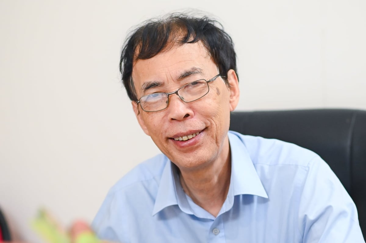 TS Võ Trí Thành nói về mô hình Blue Economy. Ảnh: Đinh Đức Tùng.