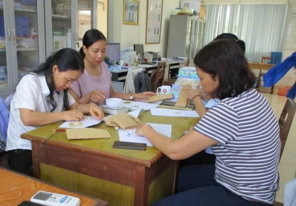 Thu thập, nghiên cứu hạt bí. Ảnh: TTTNTV.