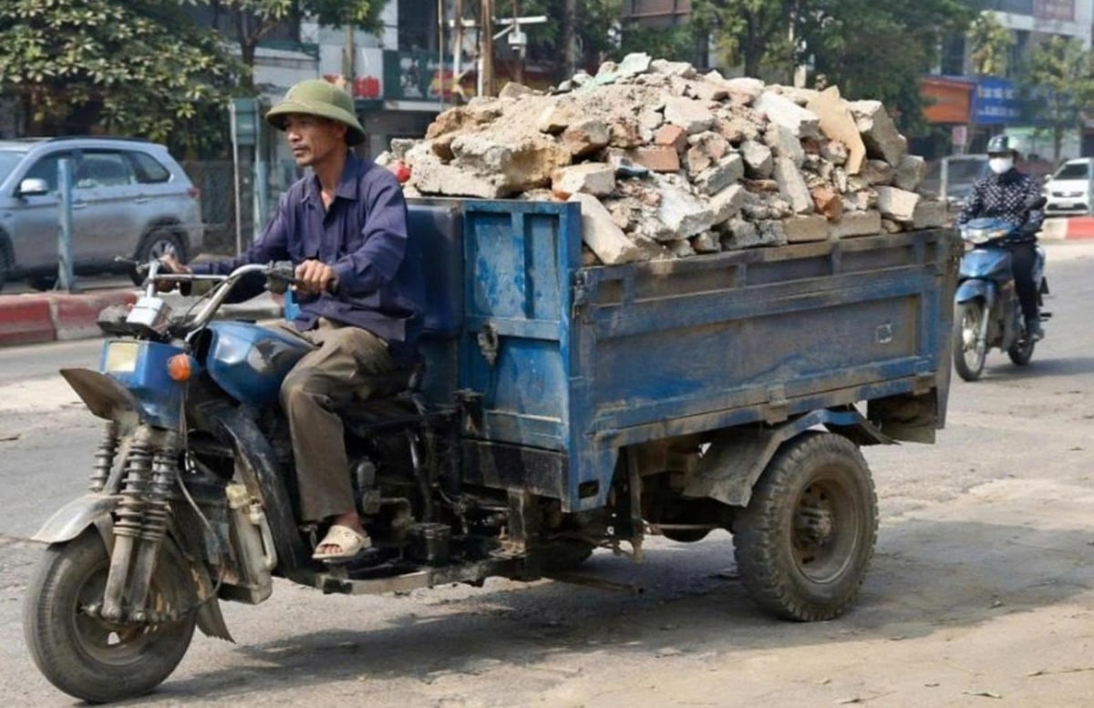 Phần lớn lượng xà bần vẫn chủ yếu được vận chuyển đi đổ bỏ hoặc chỉ sử dụng cho các mục đích san lấp đơn giản. Ảnh: Giáp Công.