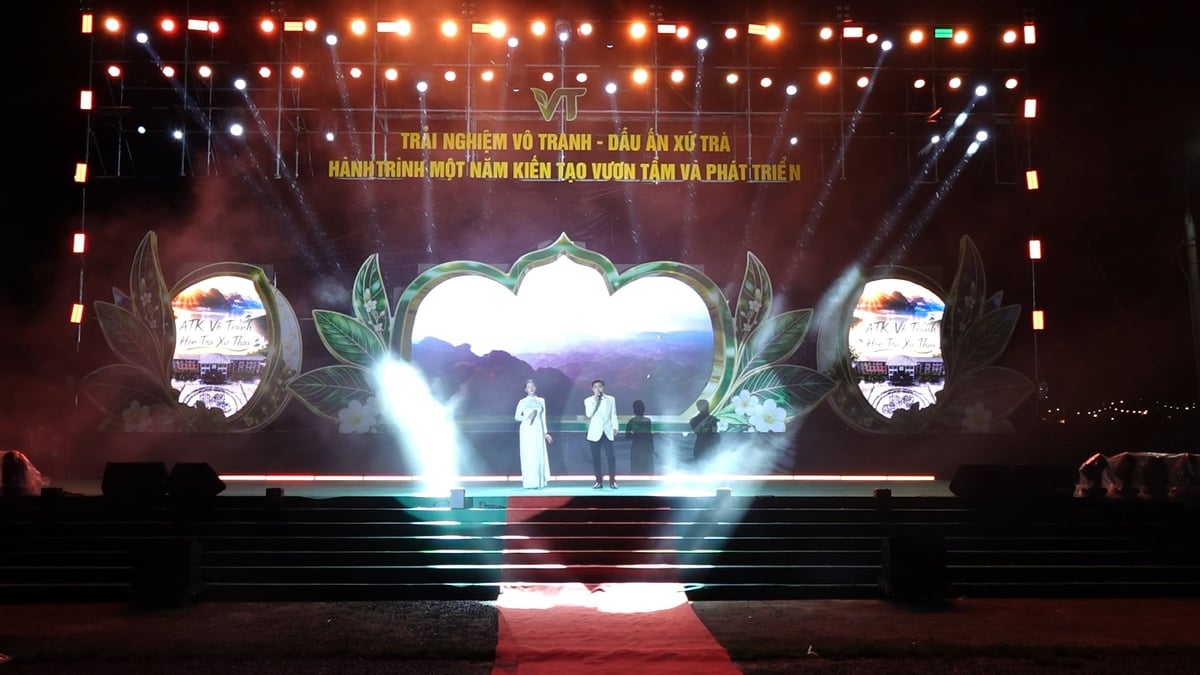 Chương trình 'Trải nghiệm Vô Tranh - Dấu ấn xứ Trà. Hành trình một năm kiến tạo, vươn tầm và phát triển' được tổ chức tối 28/6. Ảnh: Quang Linh.
