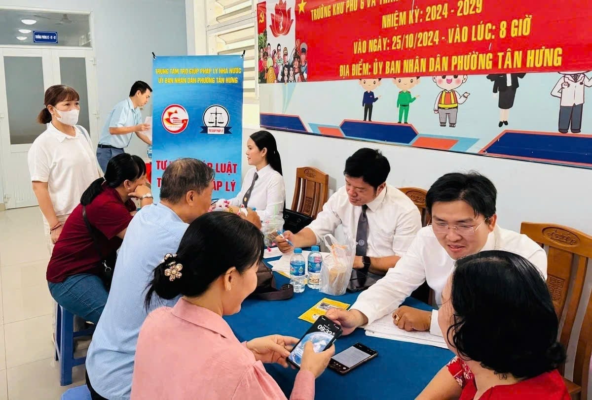 TP.HCM tổ chức làm việc sáng thứ bảy hàng tuần để giải quyết và trả kết quả thủ tục hành chính. Ảnh: Đình Du.