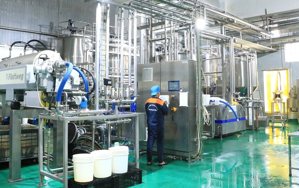 Bên trong nhà máy chế biến trái cây của Công ty Trường Hoàng Lâm Đồng. Ảnh: Thanh Sơn.