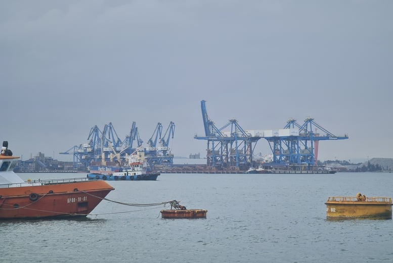Kinh tế biển là động lực tăng trưởng mạnh mẽ của các địa phương miền Trung. Ảnh: VGP/Thế Phong.