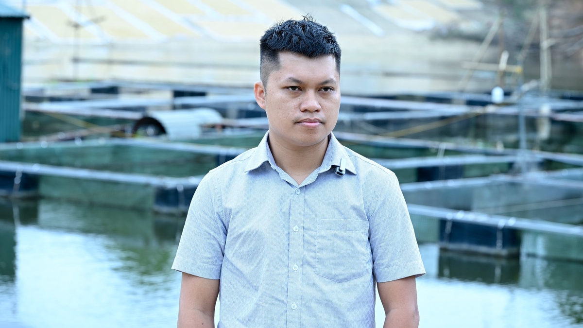 Anh Nguyễn Văn Huân, Giám đốc Công ty TNHH Tư vấn và Xây dựng Thái Cực, tỉnh Điện Biên chia sẻ về việc ứng dụng công nghệ truy xuất nguồn gốc trong sản xuất cá tầm tại Mường Phăng. Ảnh: Mai Dũng.
