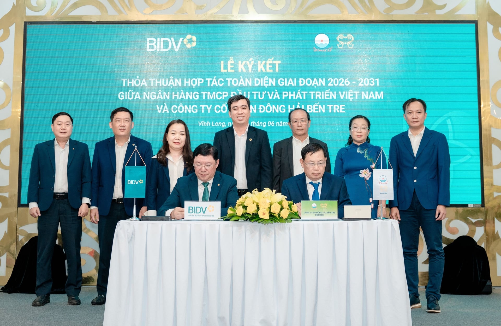 Phó Tổng Giám đốc BIDV Đoàn Việt Nam và Tổng Giám đốc DOHACO Lê Bá Phương đại diện hai đơn vị ký kết thỏa thuận. Ảnh: BIDV.