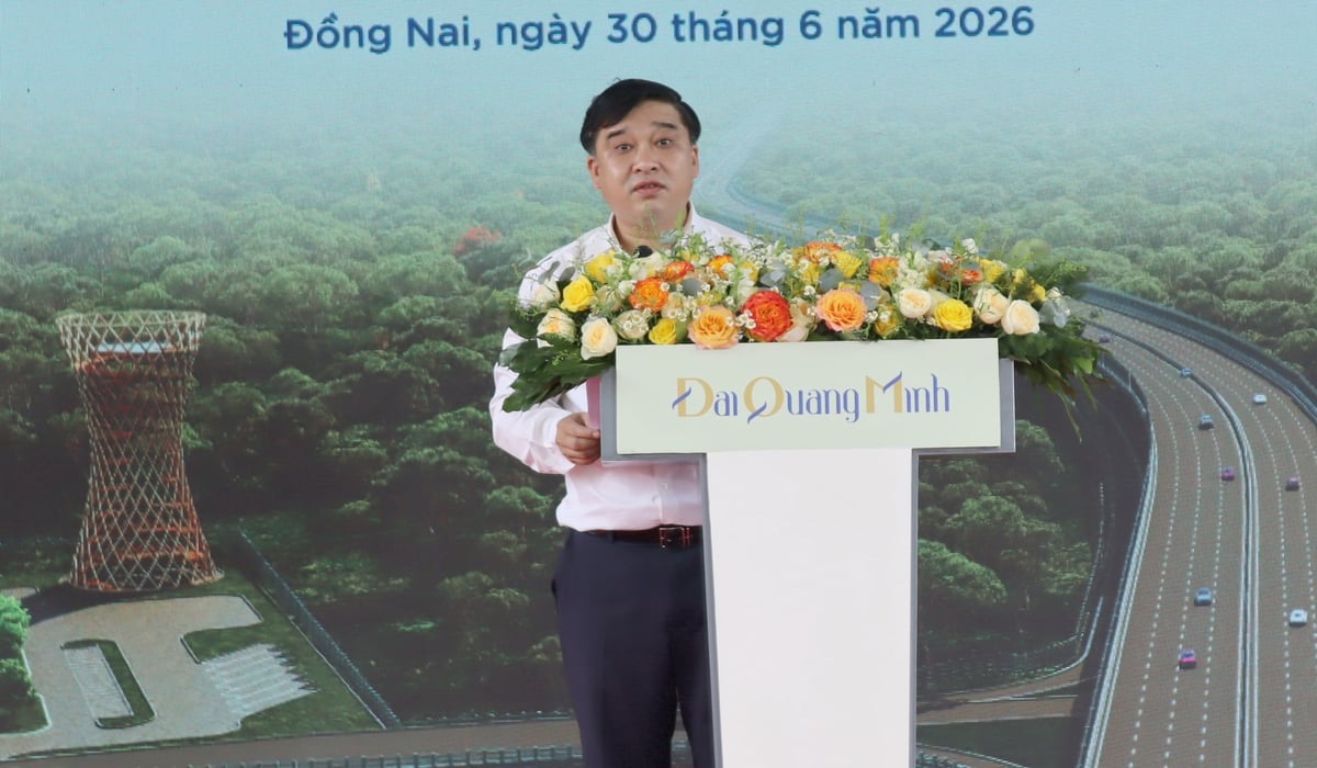 Ông Hồ Văn Hà - Thành ủy viên, Phó Chủ tịch UBND Thành phố Đồng Nai phát biểu chỉ đạo tại buổi lễ khởi công dự án thành phần 1. Ảnh: Tường Tú.