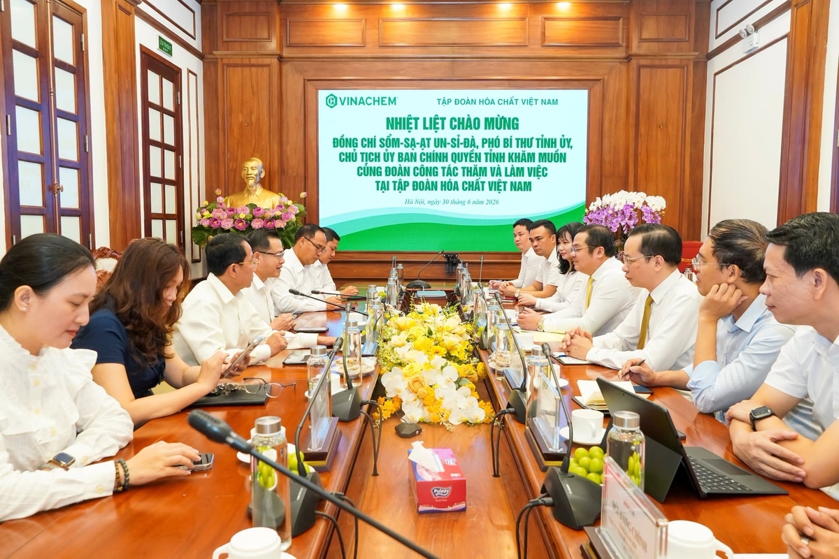 Chính quyền tỉnh Khăm Muồn (CHDCND Lào) và Vinachem có buổi trao đổi, thống nhất các nội dung phối hợp để đẩy nhanh tiến độ thực hiện dự án trong thời gian tới. Ảnh: Vinachem.